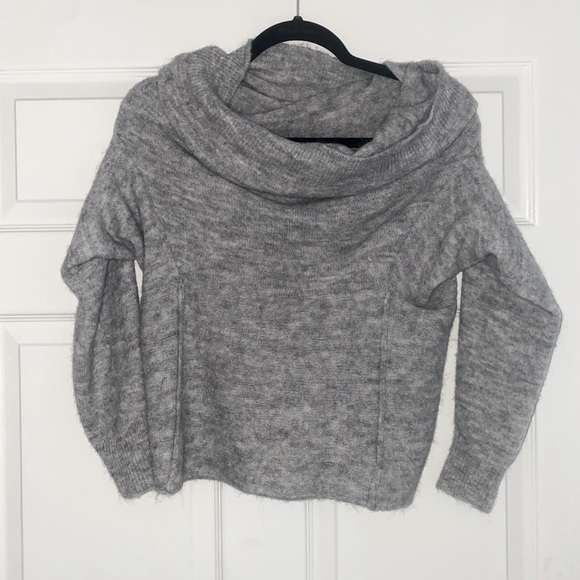 H&M off the Shoulder silver sweater - Picture 1 of 3